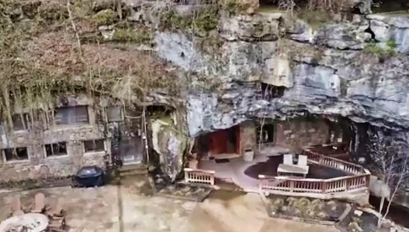 Beckham Creek Cave Lodge Arkansas - YouTube