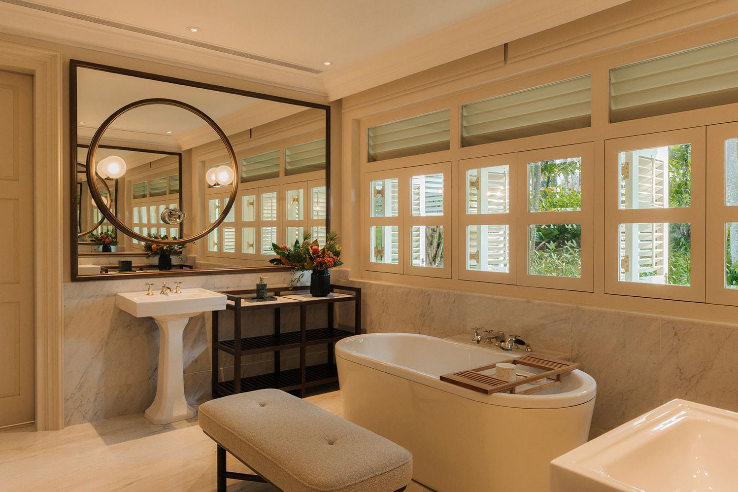 Colonial Manor bathroom