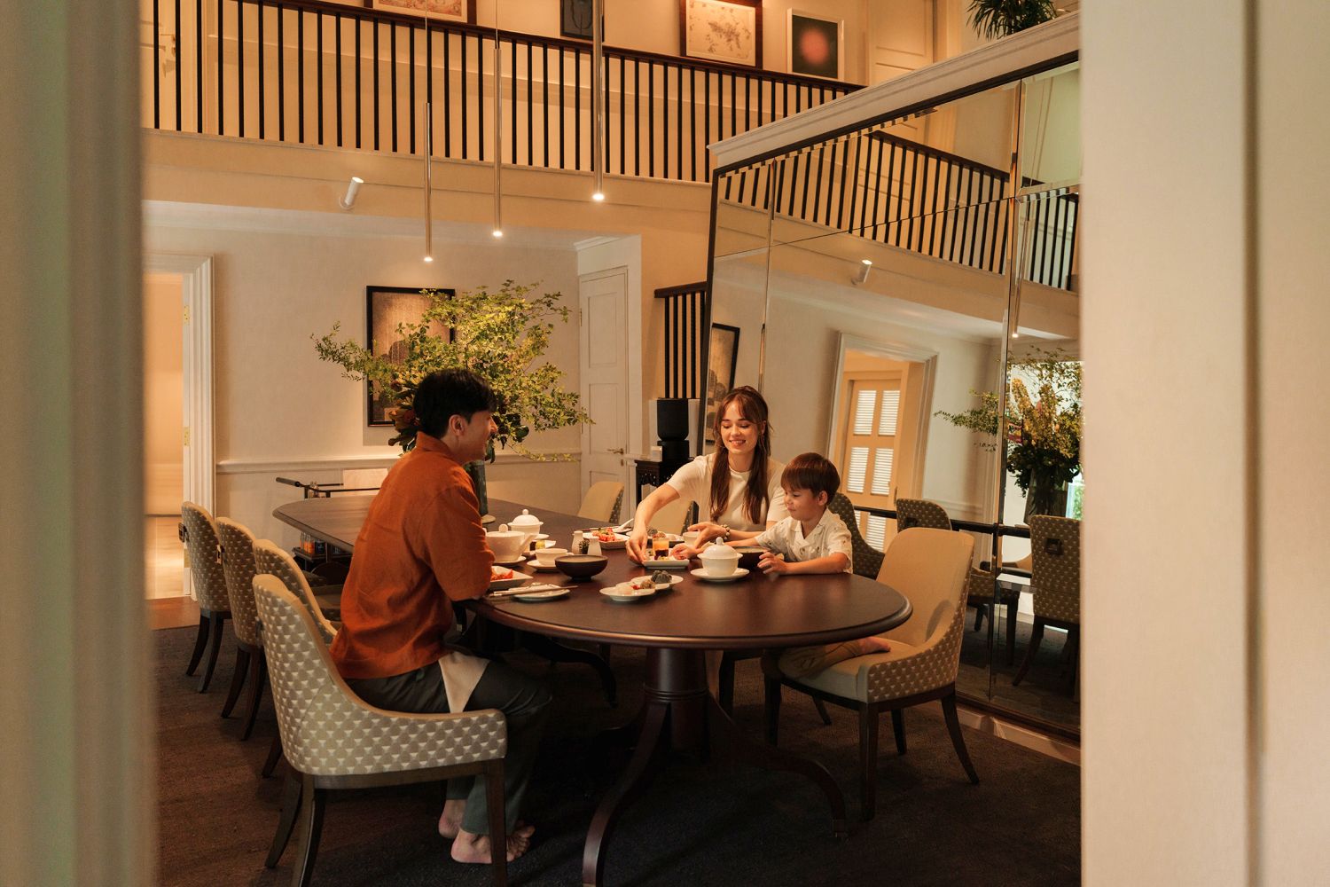 Colonial Manor dining room