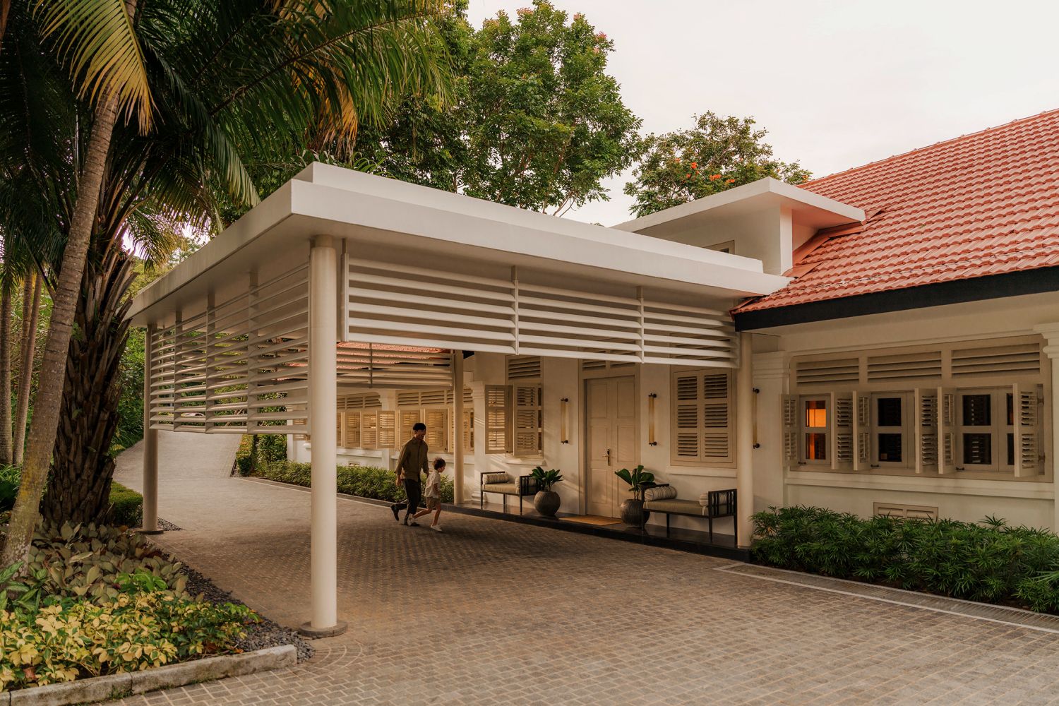 Colonial Manor exterior