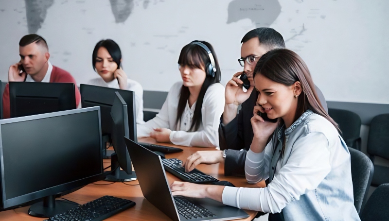 Dress smart but casual - CCO - stevenadams01 - Pixabay