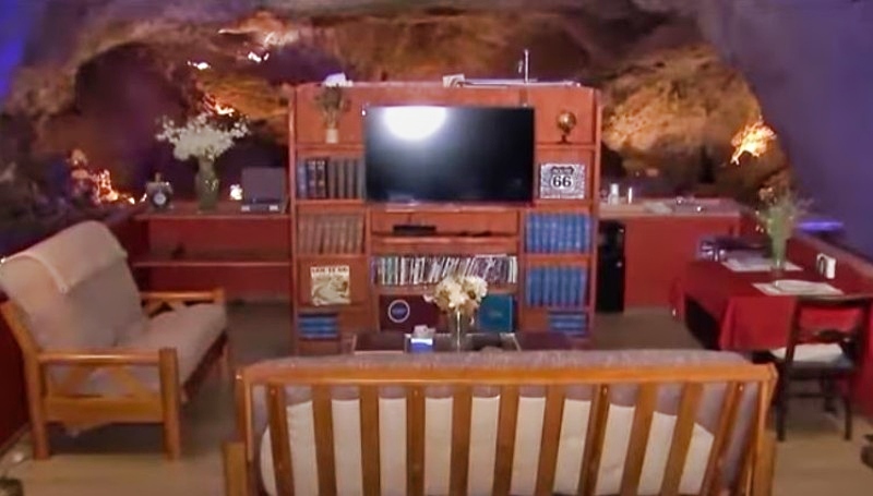 Grand Canyon Caverns Suite – Arizona CBS5 - YouTube