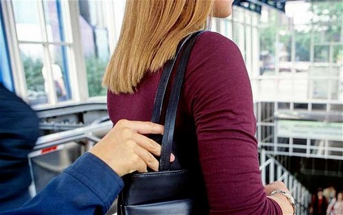 How To Avoid Pickpockets On Vacation - Thrillist Nation