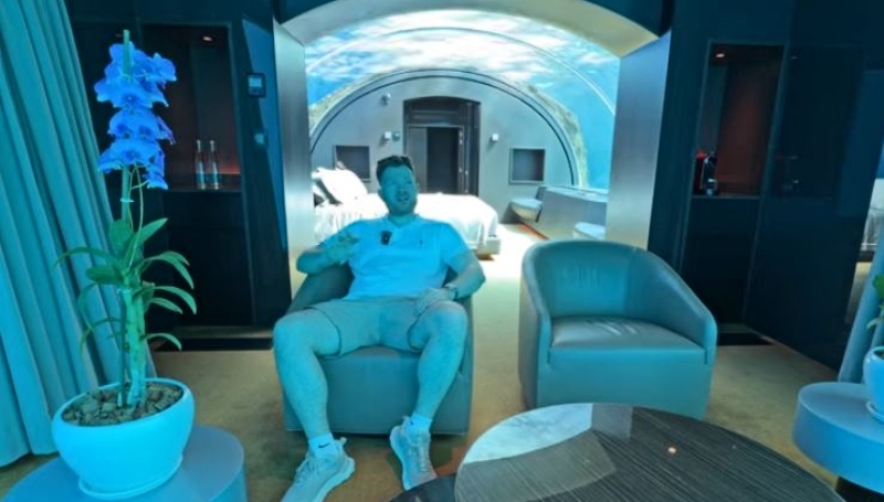 Sitting area underwater - Trek Trendy - YouTube