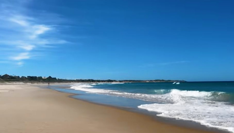Stunning almost empty beaches - Mozambique’s Bazaruto Archipelago - Liv and Lew - YouTube