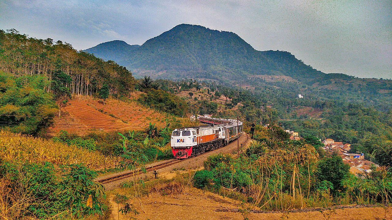 Argo Wilis from Bandung to Surabaya, passing Lebakjero Station