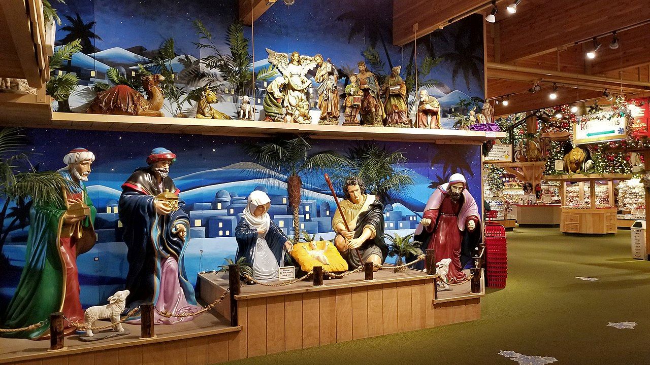Unusual Christmas locations in the US - Bronner's Christmas Wonderland