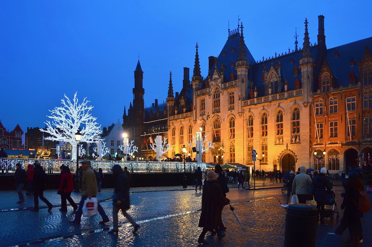 Visit the Christmas markets of Bruges