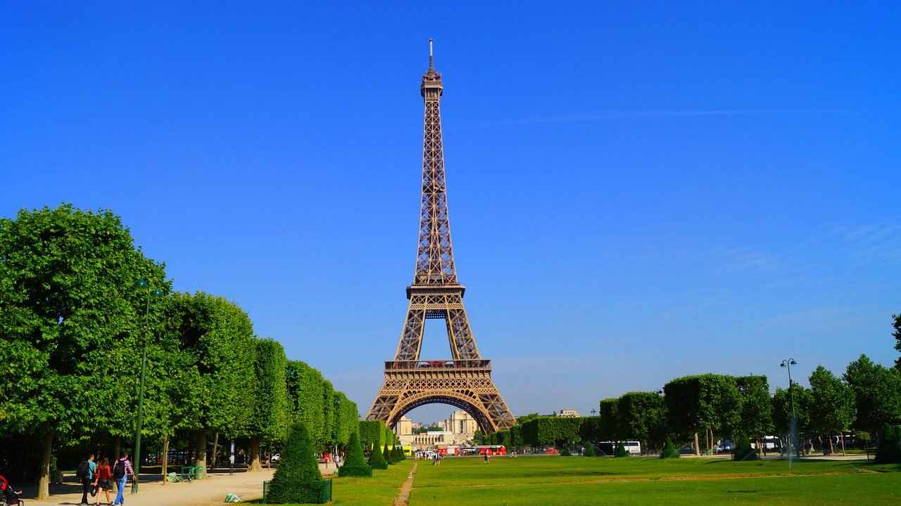 The Eiffel Tower In Paris To Get A Golden Makeover