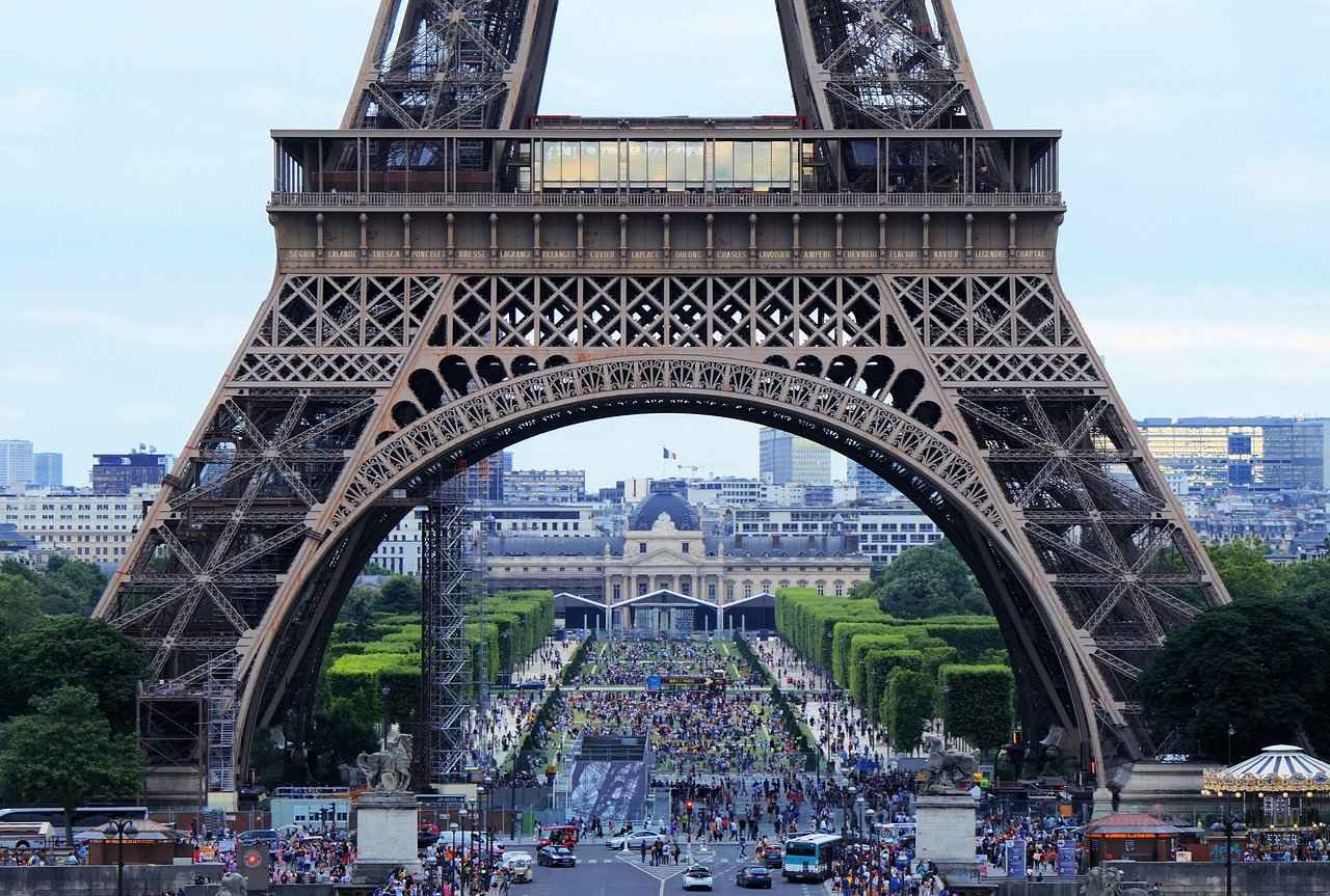 The Eiffel Tower In Paris To Get A Golden Makeover