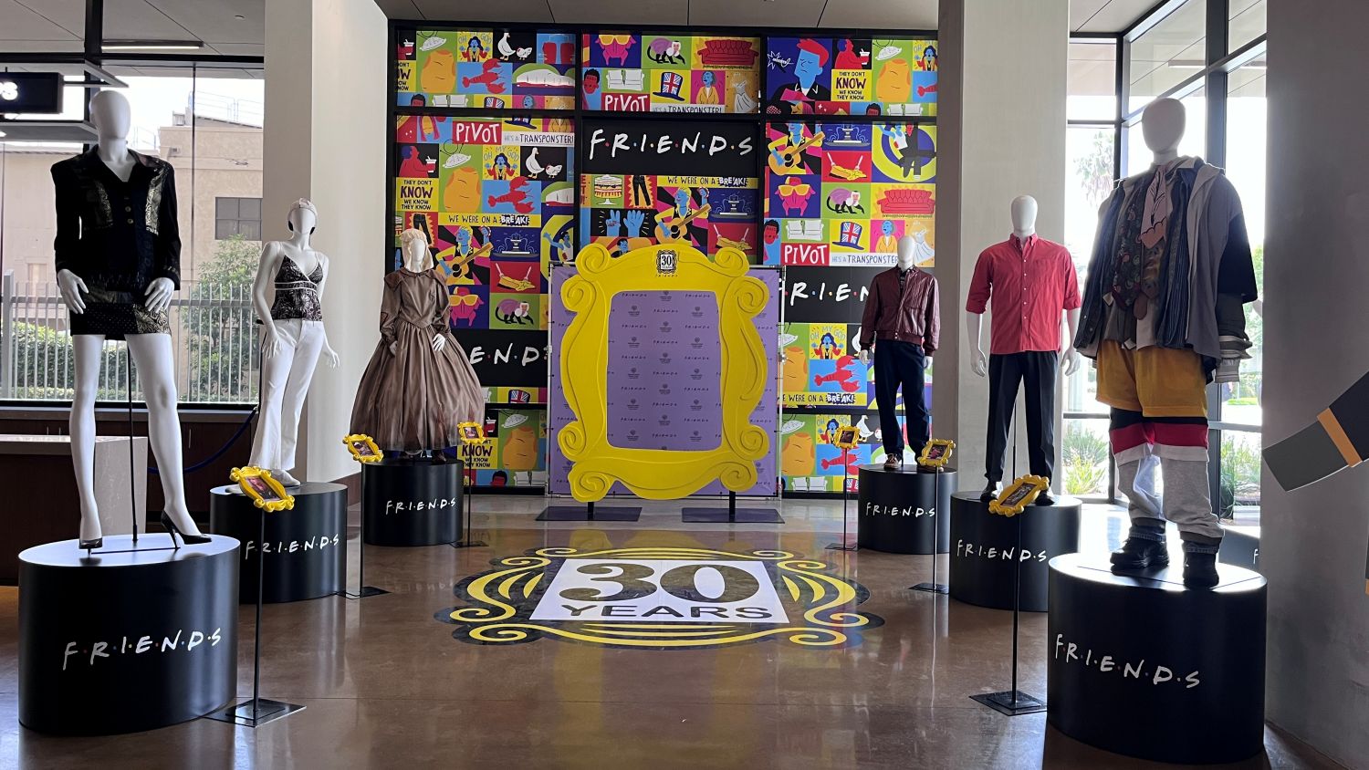 Warner Bros. Studio Tour Hollywood celebrates 30th anniversary of #Friends