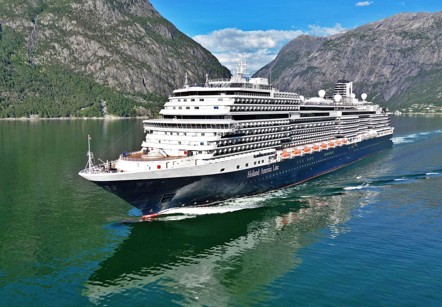 Holland America Line opens bookings for Australia and New Zealand in 2025-26