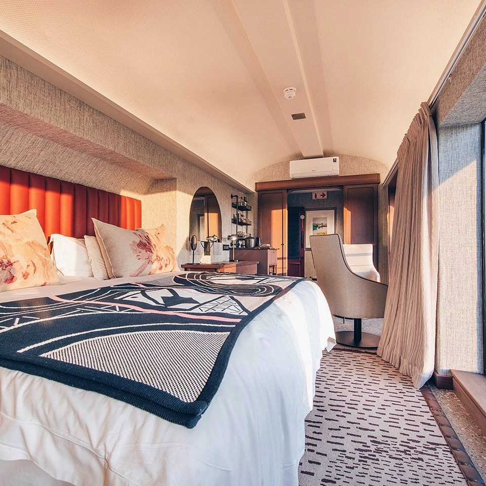 Kruger Shalati: Train On The Bridge room