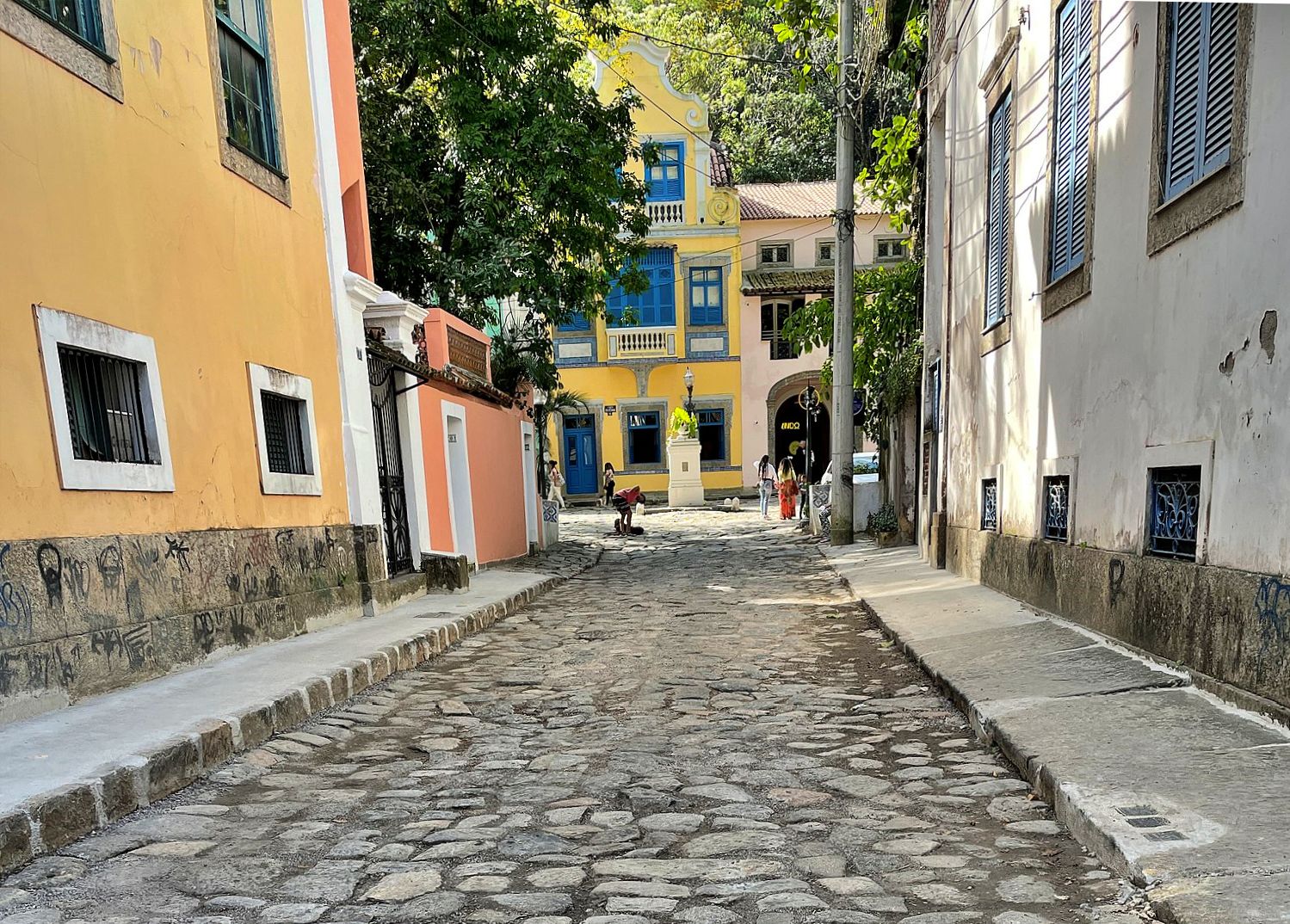 Streets surrounding Largo do Boticário
