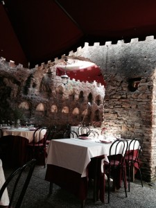 The Roman Guy Catacombs Tour with Ancient Roman Lunch - Experience The Rome of The First Christians!