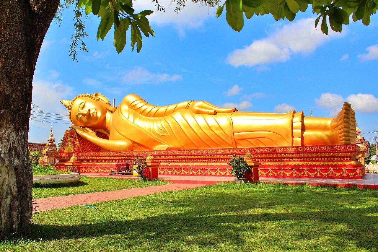 Reclining Buddha temple, Laos