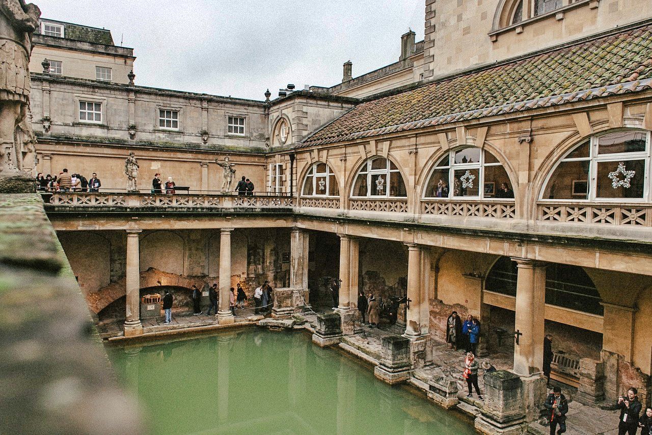 Historic Roman thermal spa in the center of Bath