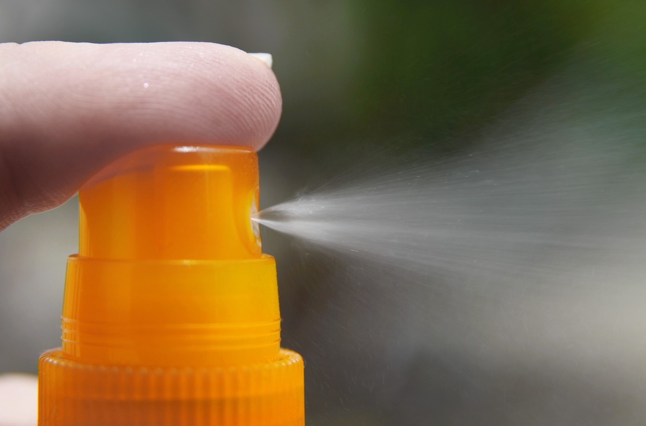 Spray sunscreen