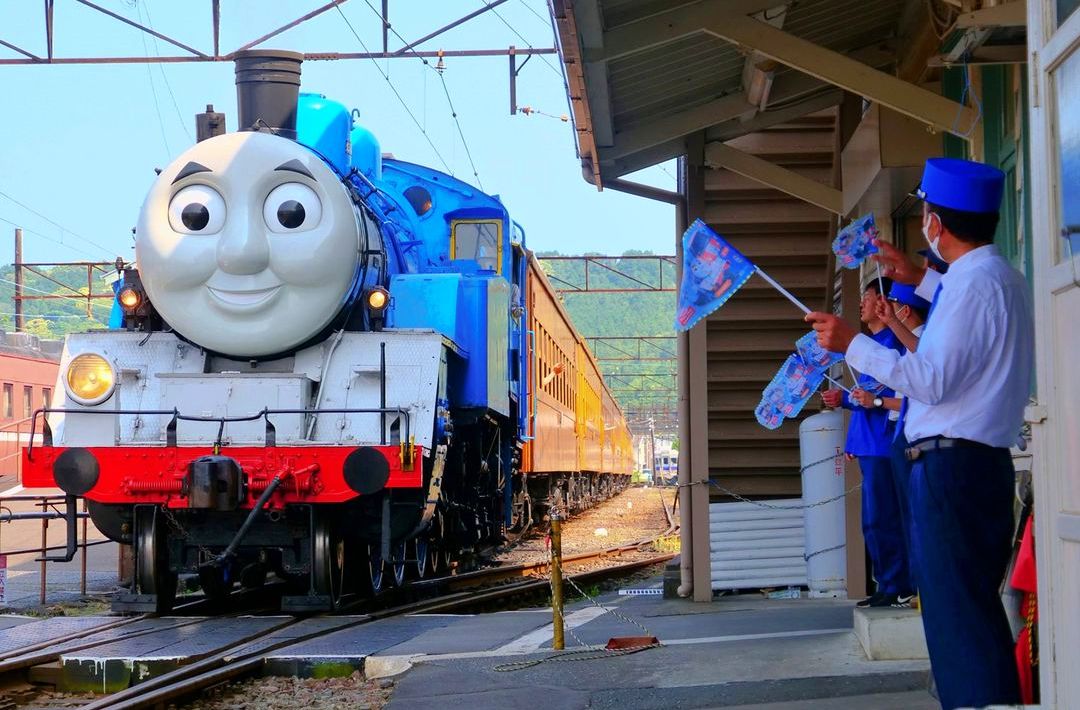 Thomas the tank engine ride best sale on train