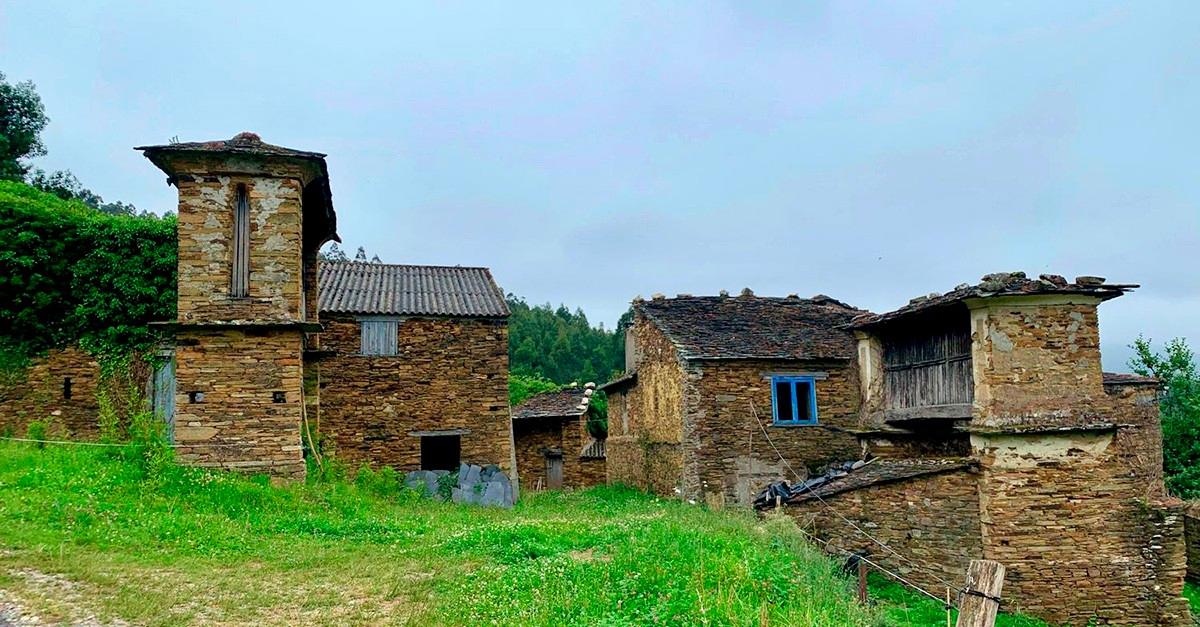 Village for sale in Galicia, Spain