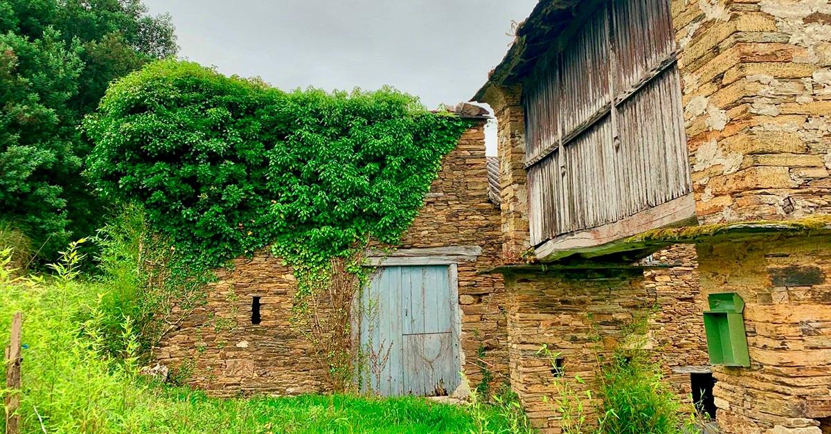 Trabada - small village for sale in Galicia, Spain