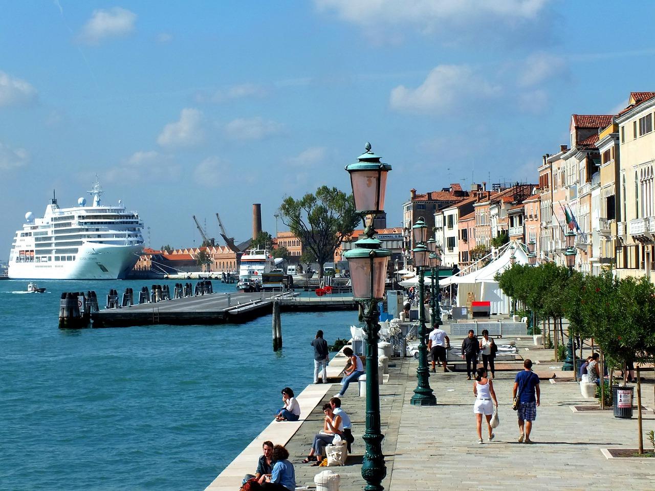 Cruise ships banned from Venice's lagoon