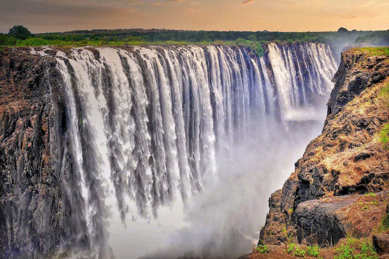 Adventure options in Zambia and Zimbabwe besides visiting Victoria Falls